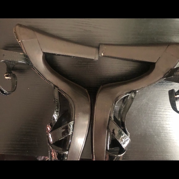 BURBERRY BLACK PATENT LEATHER STRAPPY Platform sandals - Picture 5 of 12